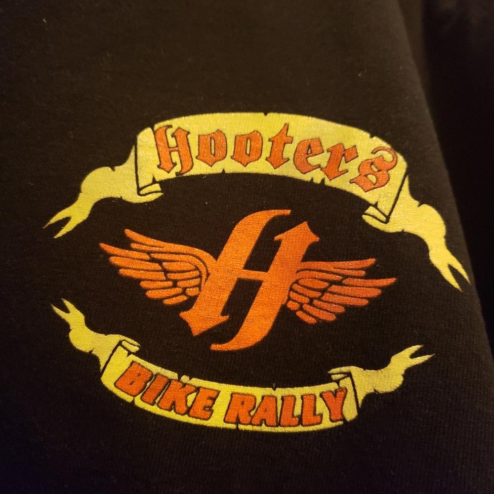 Vintage Hooters bike rally tee